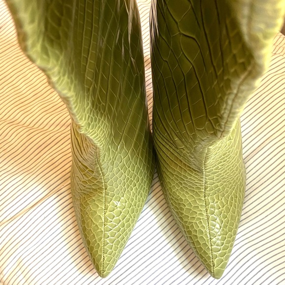 Green Genevieve Fun Faux Leather Crocodile-Embossed Women's Boots - Picture 1 of 10